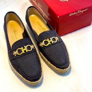 Blue leather Ferragamo size 7 flats